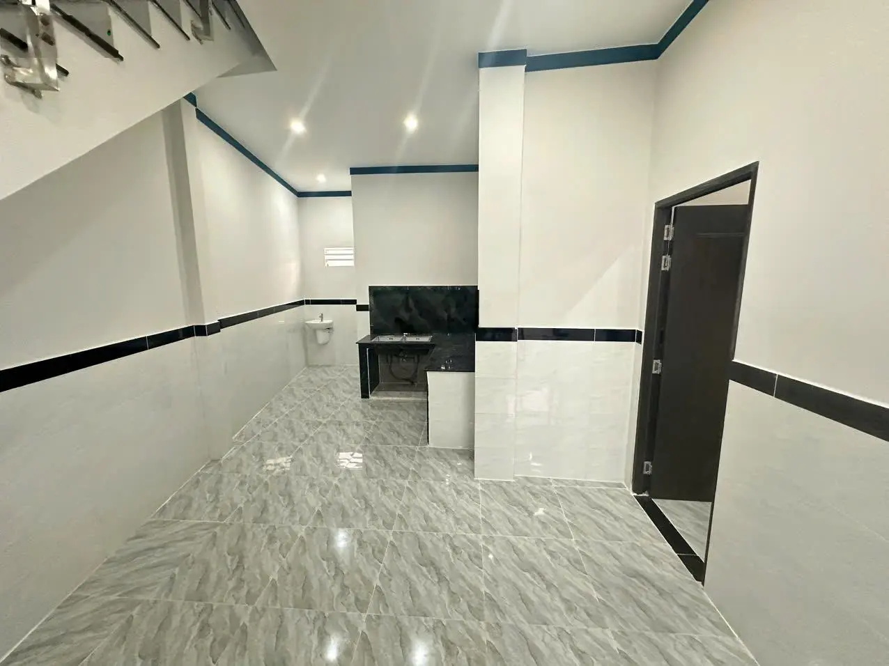 Chủ Gửi Bán Căn Nhà 1T1L Mới Hoàn Thiện Sang Trọng Hiện Đại Giá Rẻ Bất Ngờ Chỉ 2Tỷ1. Đường Xe Hơi