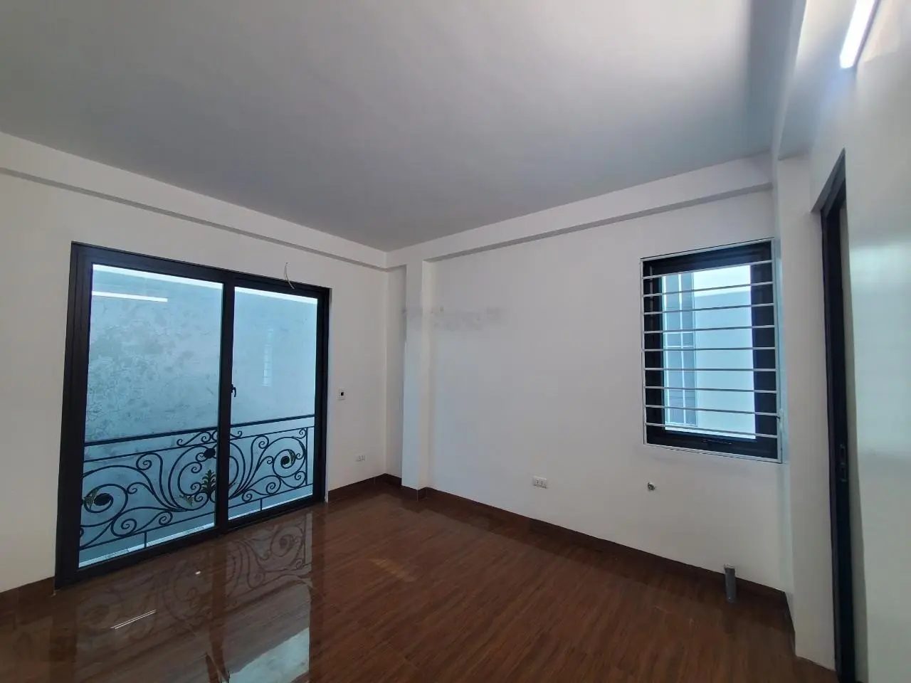 Gấp gấp nhà phố Vũ Ngọc Phan 50m 5 tầng MT4m chỉ 14,9 tỷ lô góc ô tô KD