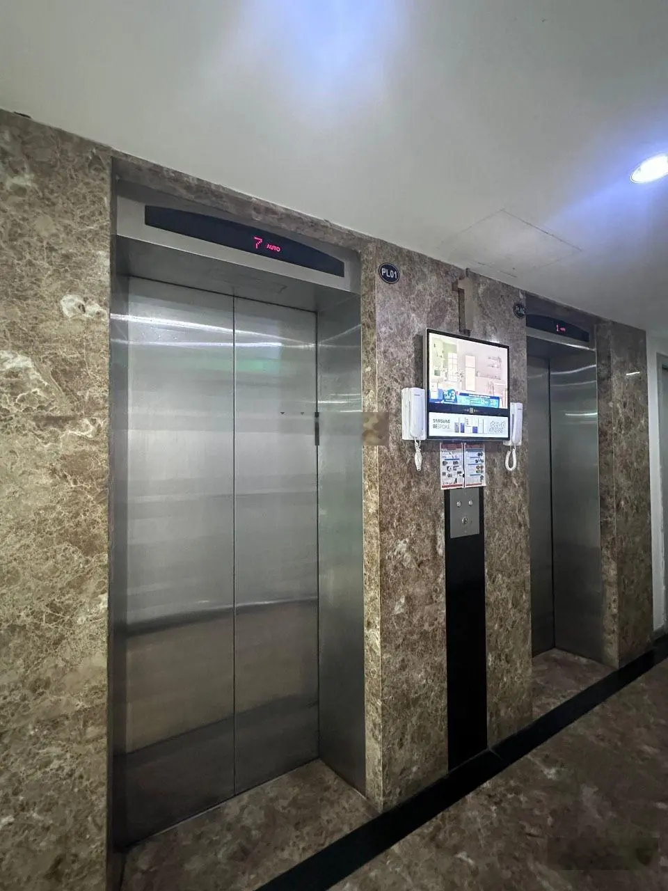Bán tòa nhà Mặt Phố Trần Quốc Toản KD dòng tiền Diện tích 250m2, 11 tầng, mặt tiền 8m, giá 240 tỷ