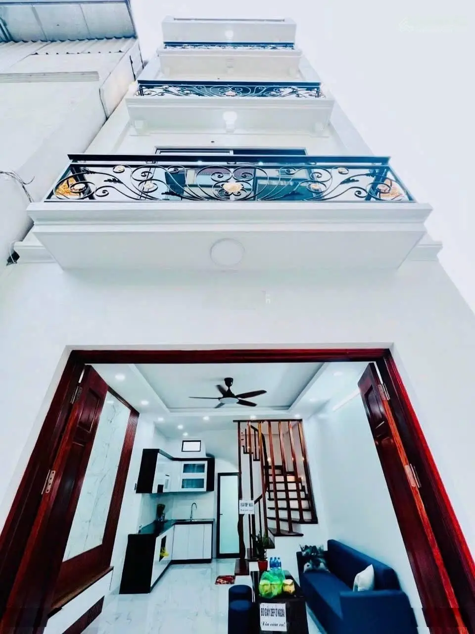Siêu phẩm 1 lô nhà 5 tầng mới tinh, sổ sẵn, GPXD đầy đủ, ngõ ô tô đỗ. Giá tốt. LH 0913 968 394