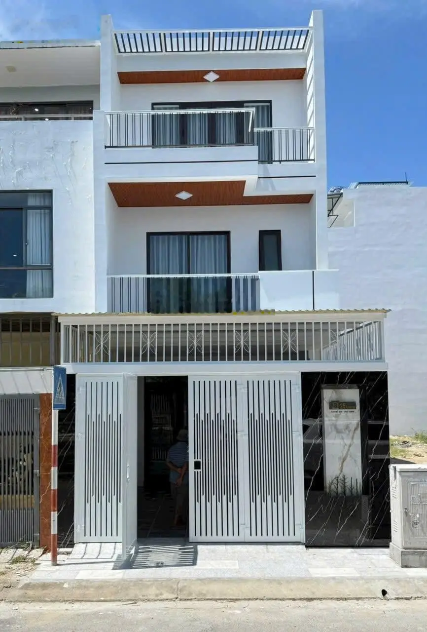 Nhà mới xây KĐT Mỹ Gia đối diện công viên - Diện tích : 100m2 ( ngang 5m ). Hướng Bắc - Nhà 3 tầng