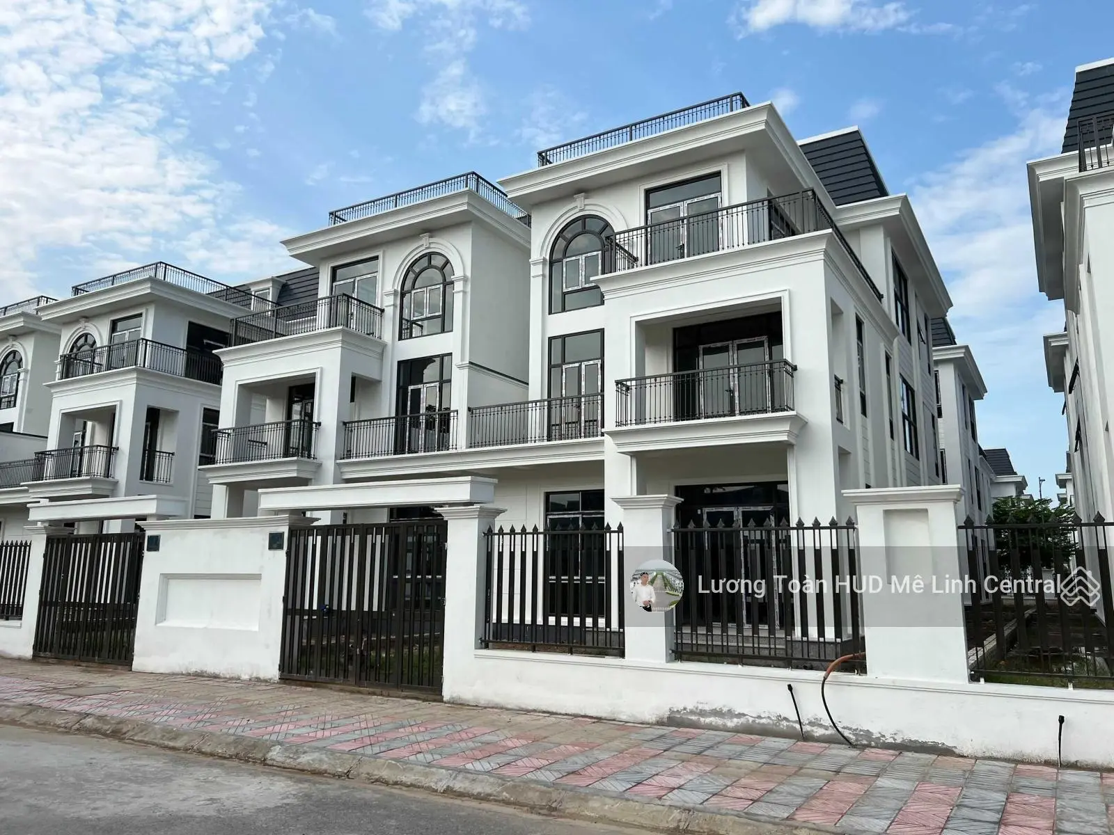 Cần bán nhanh siêu phẩm căn biệt thự SL300m2 có căn 15% tiến độ HĐMB. Giá từ 50tr/m2 căn đẹp ko lỗi