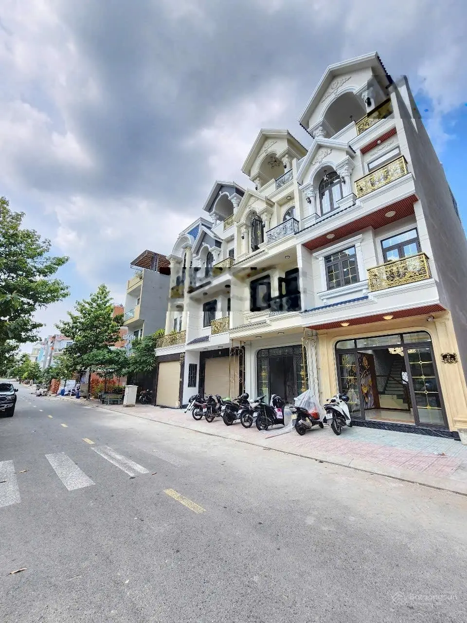 Nhà hoàn công fun nội thất sát làng đại học quôc gia tphcm .thuộc tp dĩ an