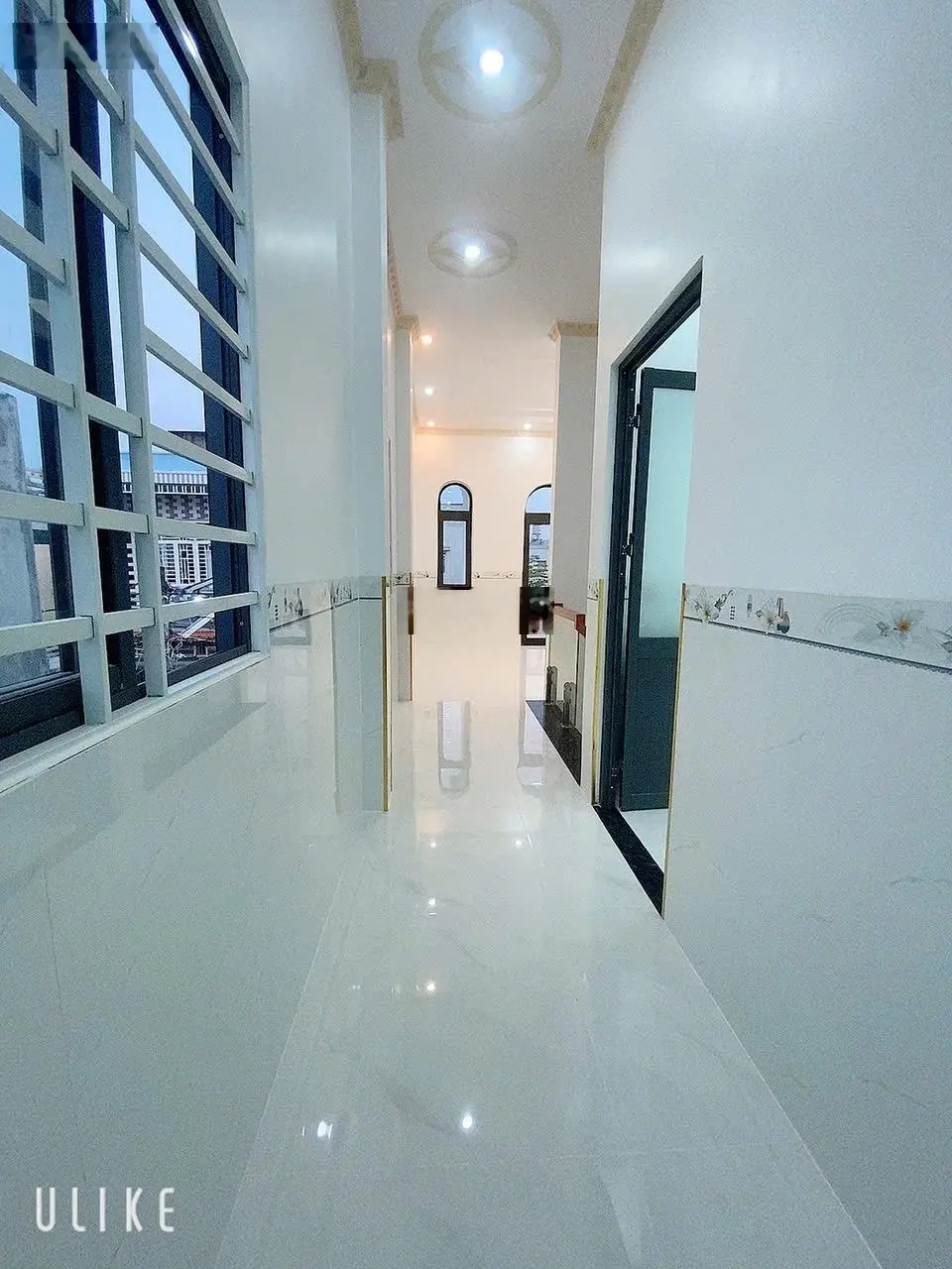 Bán nhà lầu mới 100% sổ hoàn công nhà 3 p ngủ vị trí góc 2 mặt tiền lộ oto đậu trước nhà