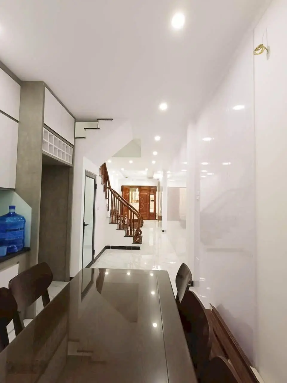 Bán nhà Phố Trạm, Long Biên full nội thất, 3 thoáng DT 44m2x5T giá 6,65tỷ