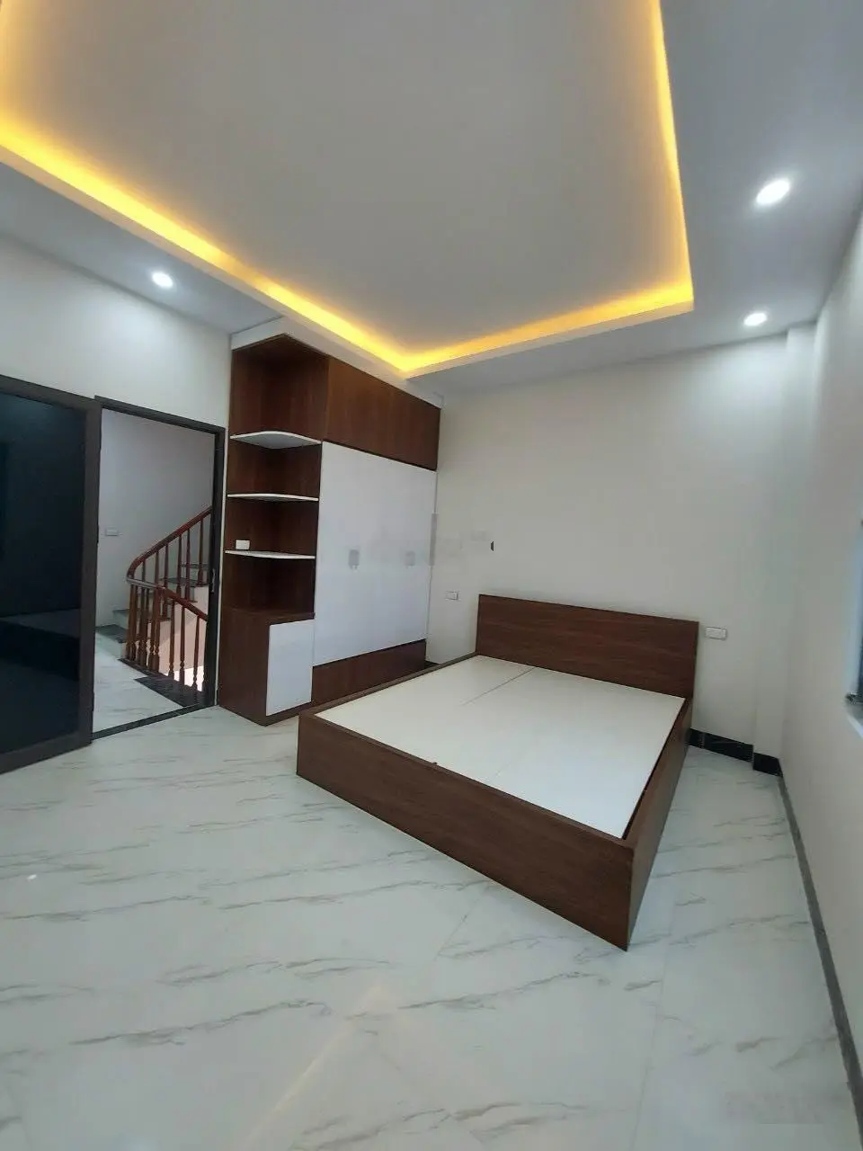 Bán nhà riêng Phượng Đồng 4 tầng 34 đường rộng 3m. ô tô đỗ cửa giá chỉ 2,8 tỷ