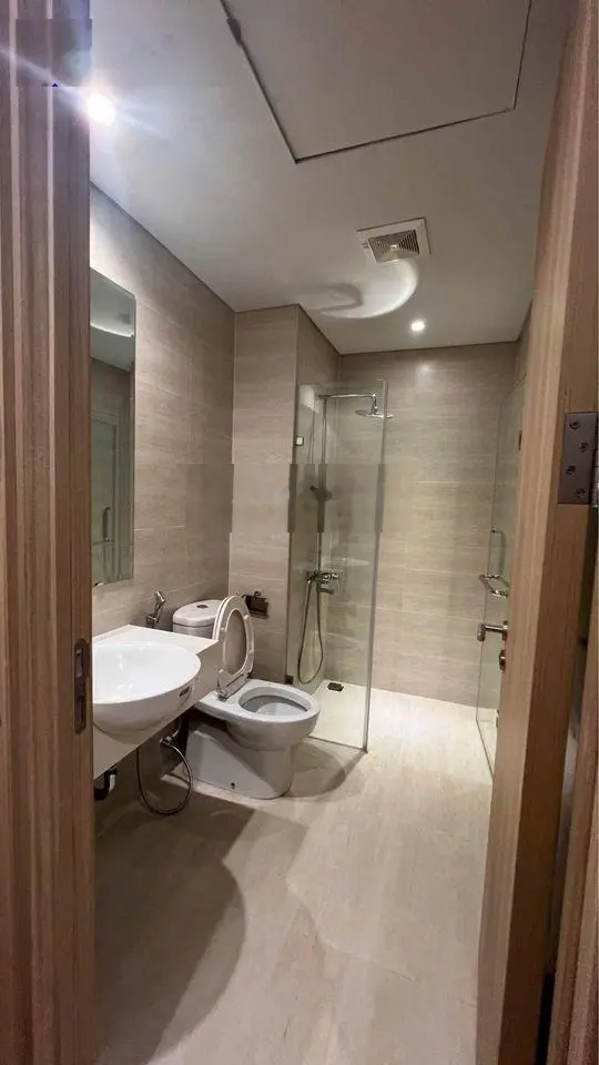 Do chuyển sinh sống, cần bán căn 2PN 68m2 Greenbay Bim 30 tầng, trung tâm du lịch Bãi Cháy, Hạ Long