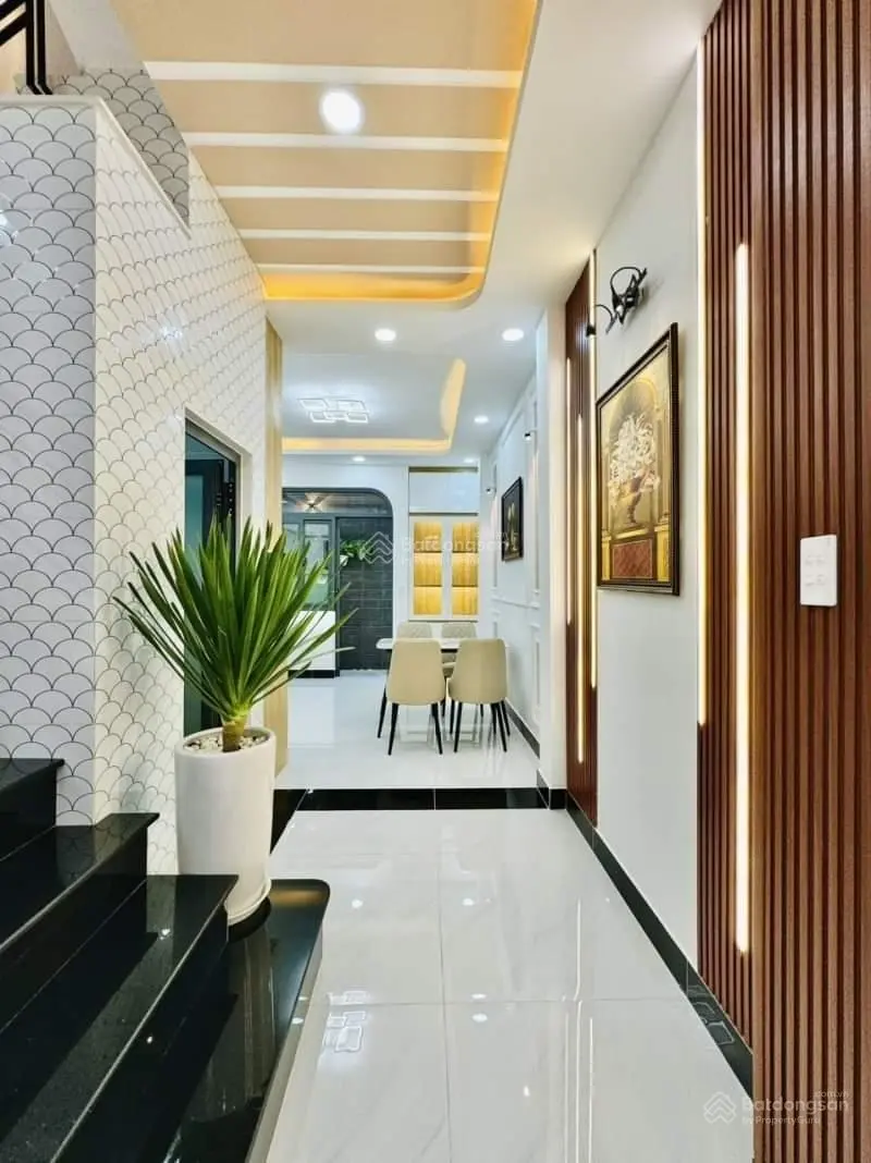 Quận 4 Nguyễn Tất Thành - 4 lầu - ngang 3.5m view pháo hoa sát quận - nhỉnh 3 tỷ