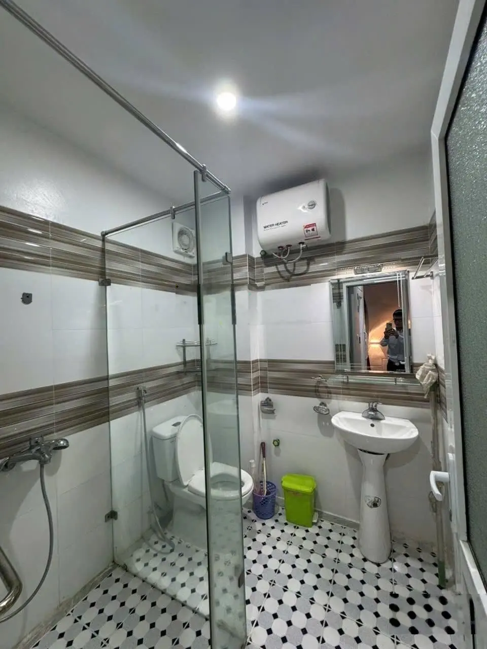 Nhà chính chủ phố Xã Đàn. 6 tầng, mặt tiền 7m. Thang máy. Nội thất 5 sao