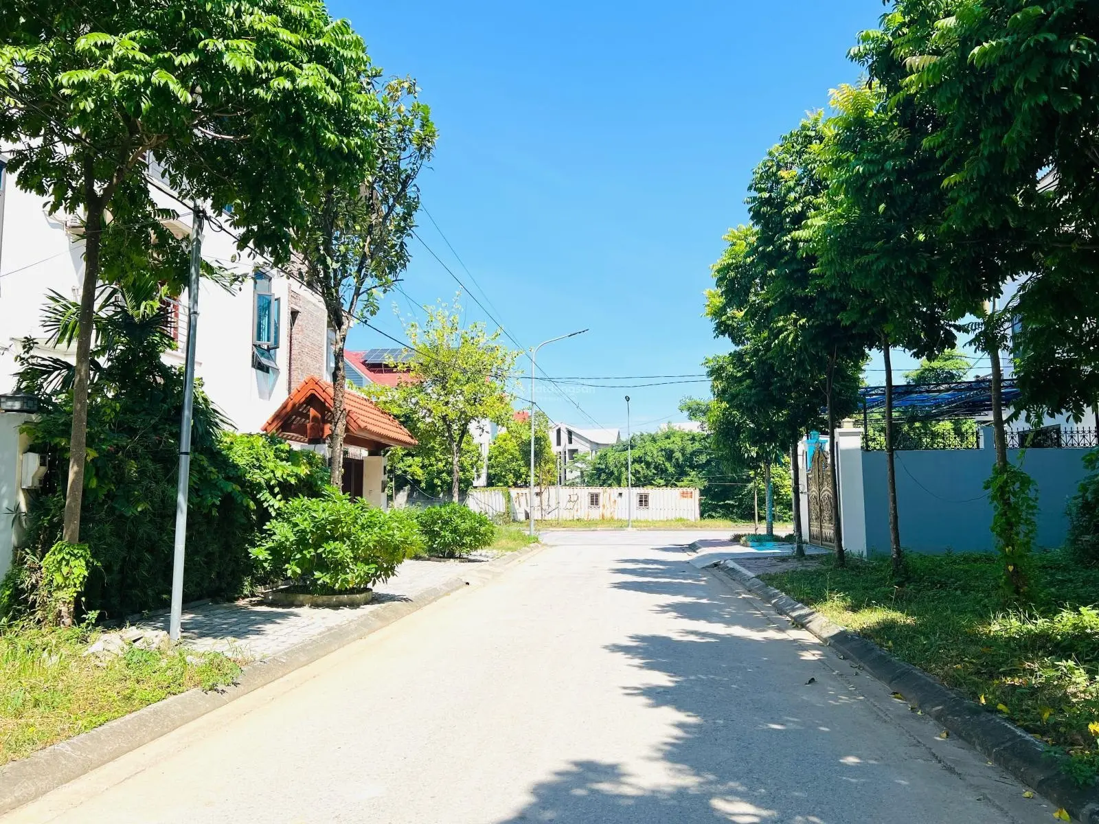 Qũy căn biệt thự Ngôi Nhà Mới cần bán giá cực rẻ: 200m2, 250m2, 300m2, 500m2. Liên hệ: 0962 204 ***