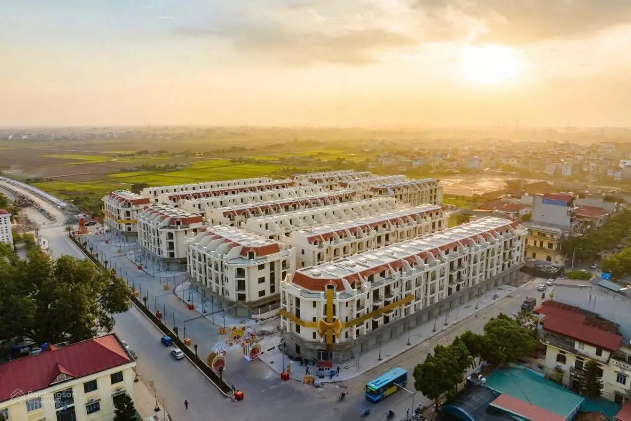 Cần bán gấp nhà phố lô góc lớn 128m2 trung tâm thị trấn Thường Tín. SĐT liên hệ: 0879965177