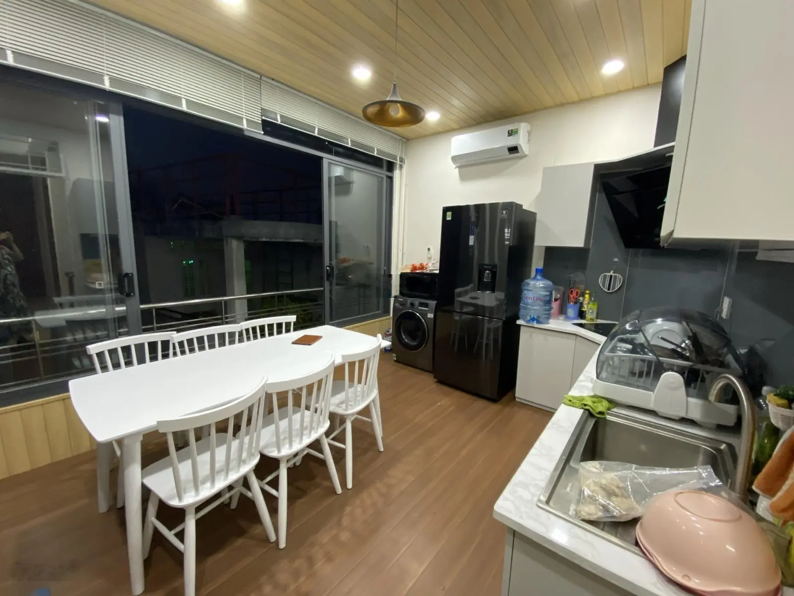 Bán nhà mặt phố 4 tầng 1 lửng, 3 mặt thoáng, vị trí kinh doanh đỉnh cao Tô Hiến Thành, Quận 10! HCM