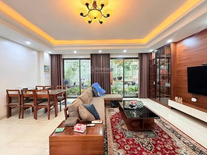 VÍP Bán Nhà Phố Chùa Láng TT Đống Đa DT:32m MT:4m Nhà 7 Tầng Thang Máy Full Nội Thất Nhà Mới Koong