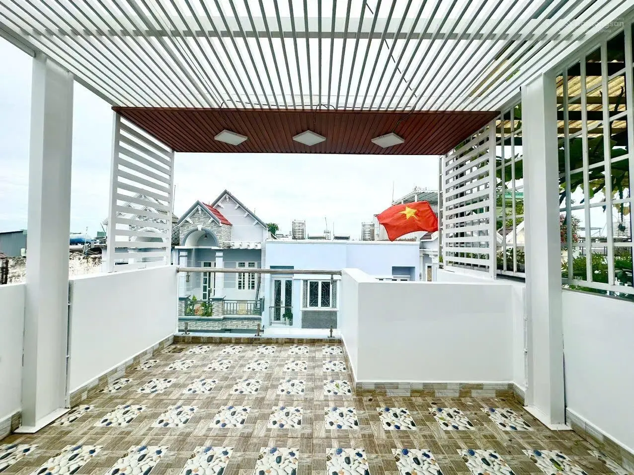 Nhà đẹp 3 lầu full NT - hẻm xe hơi 1806 Huỳnh Tấn Phát - TT Nhà Bè
