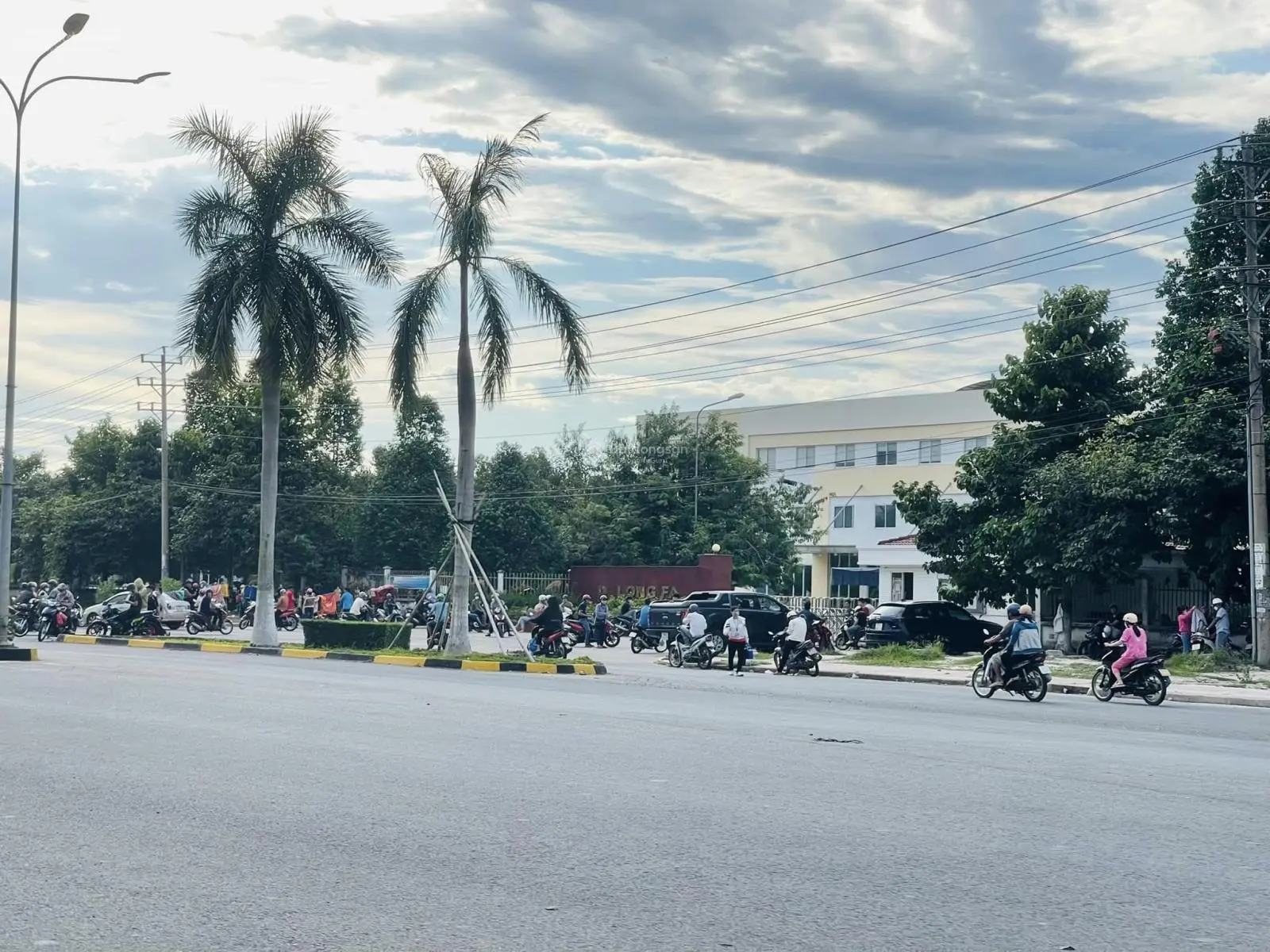 Cần bán lô đất mặt tiền đường nhựa, sổ sẵn, gần KCN Minh Hưng, Chơn Thành, Bình Phước