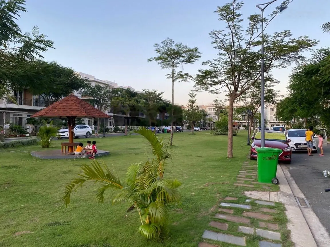 Bán nhà phố Lovera Park Khang Điền Bình Chánh trệt 2 lầu 3PN, 2WC view công viên, SHR