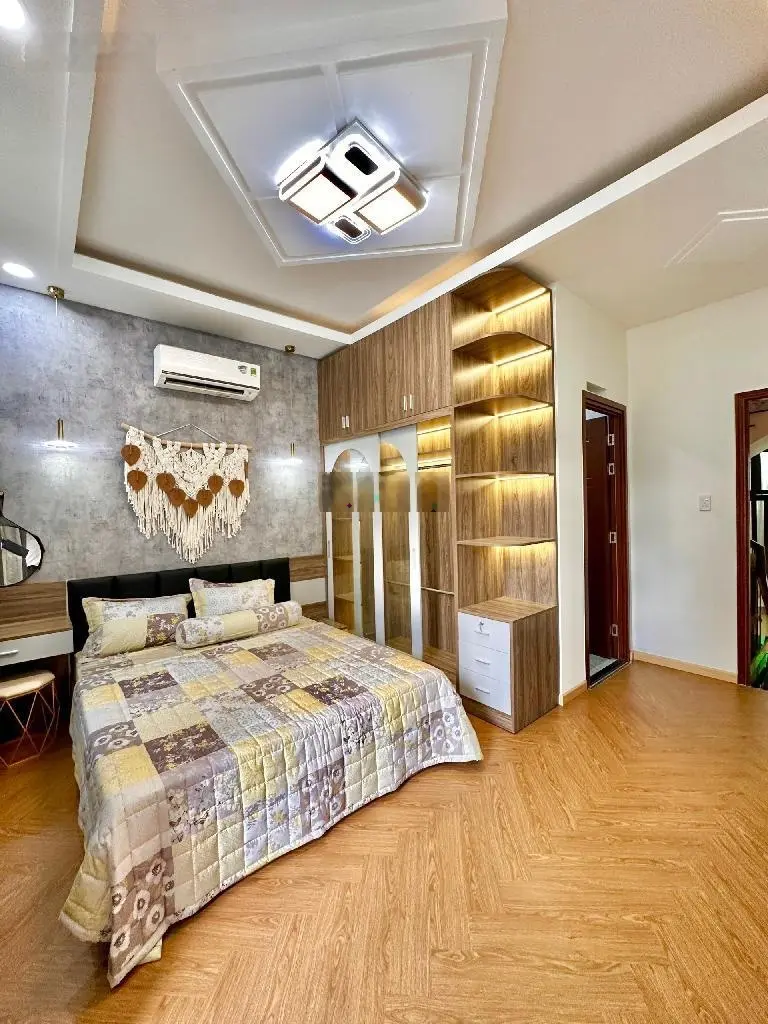 SIÊU PHẨM Quận Tân Bình 4 Tầng Đẹp Hơn Cả NGỌC TRINH - Phạm Văn Bạch - Có GARA oto riêng, chỉ 8 Tỷ