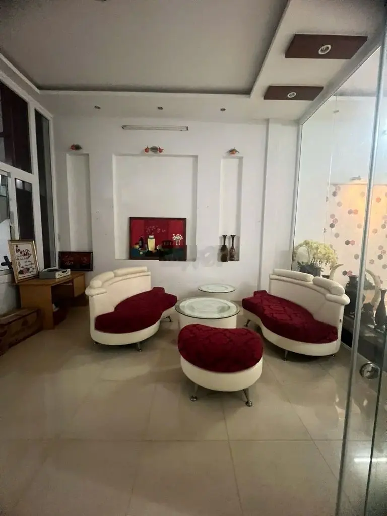 Nhà 3 tầng mặt tiền khu Lê Vụ