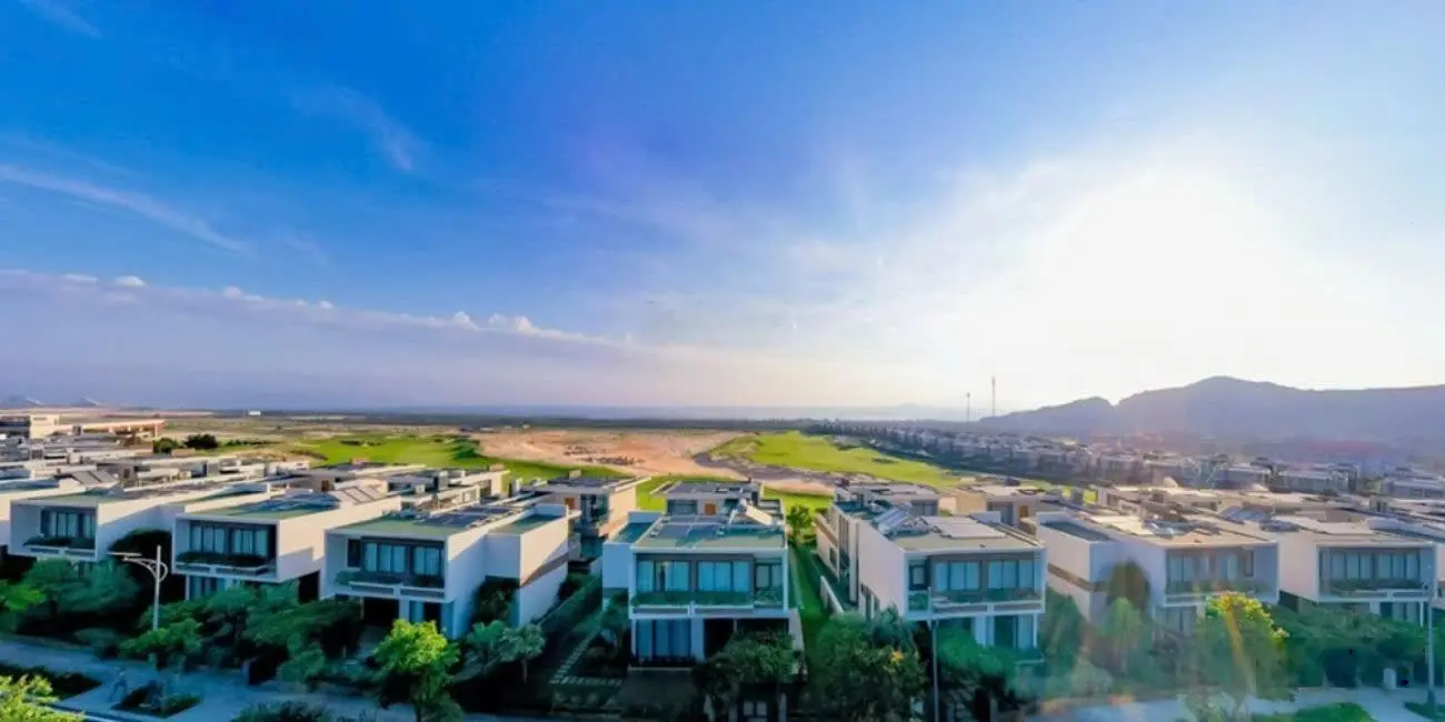 TP Biển Cam Ranh - Liền Kề Sân Bay Quốc Tế - Nhà Ngay Biển - Sổ Hồng Trao Tay - Sở Hữu Lâu Dài