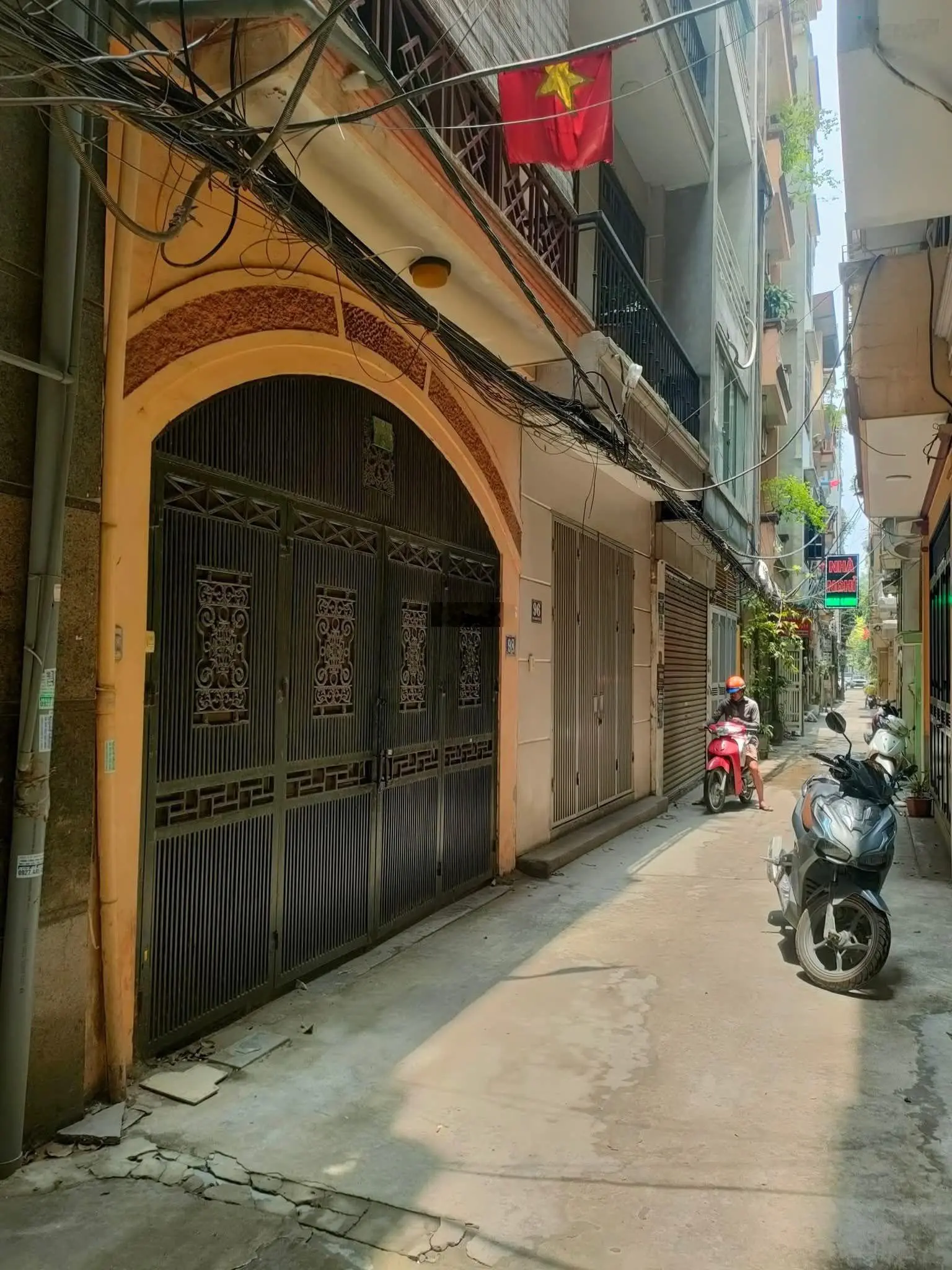 Bán nhà phố Ngụy Như Kon Tum - Thanh Xuân 50m2 - 4 tầng - MT 4,2m - Ngõ thông - Sổ đỏ vuông đẹp