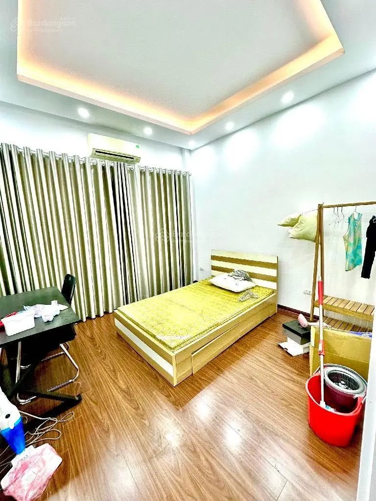 Nhà phố Nguyễn Trãi 56m2 4 tầng trắc chắn còn mới đẹp - gần phố ô t30m trước nhà 3 gác tránh sổ đẹp
