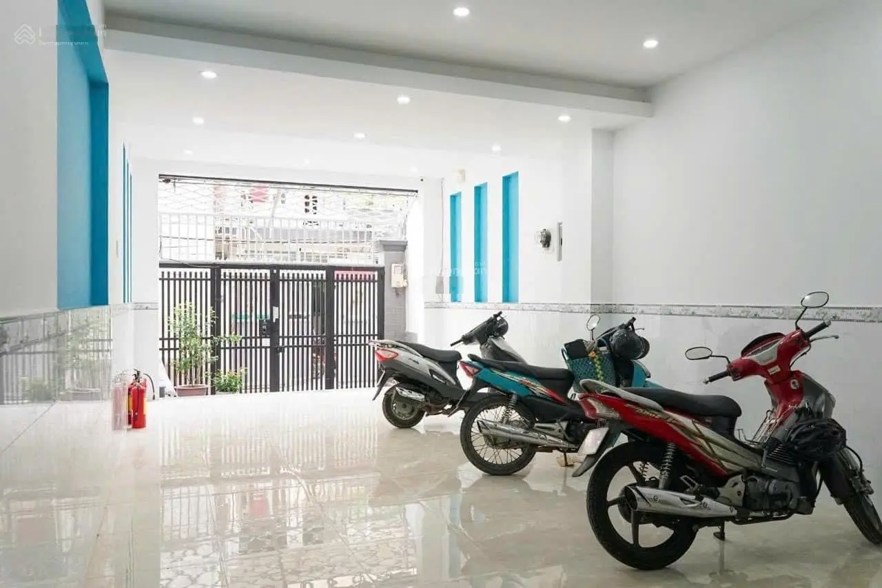 Dòng tiền 720tr/năm ! Bán tòa nhà CHDV 4,6 x 18m 5 tầng ST 12 CHDV giá chỉ 13,2 tỷ