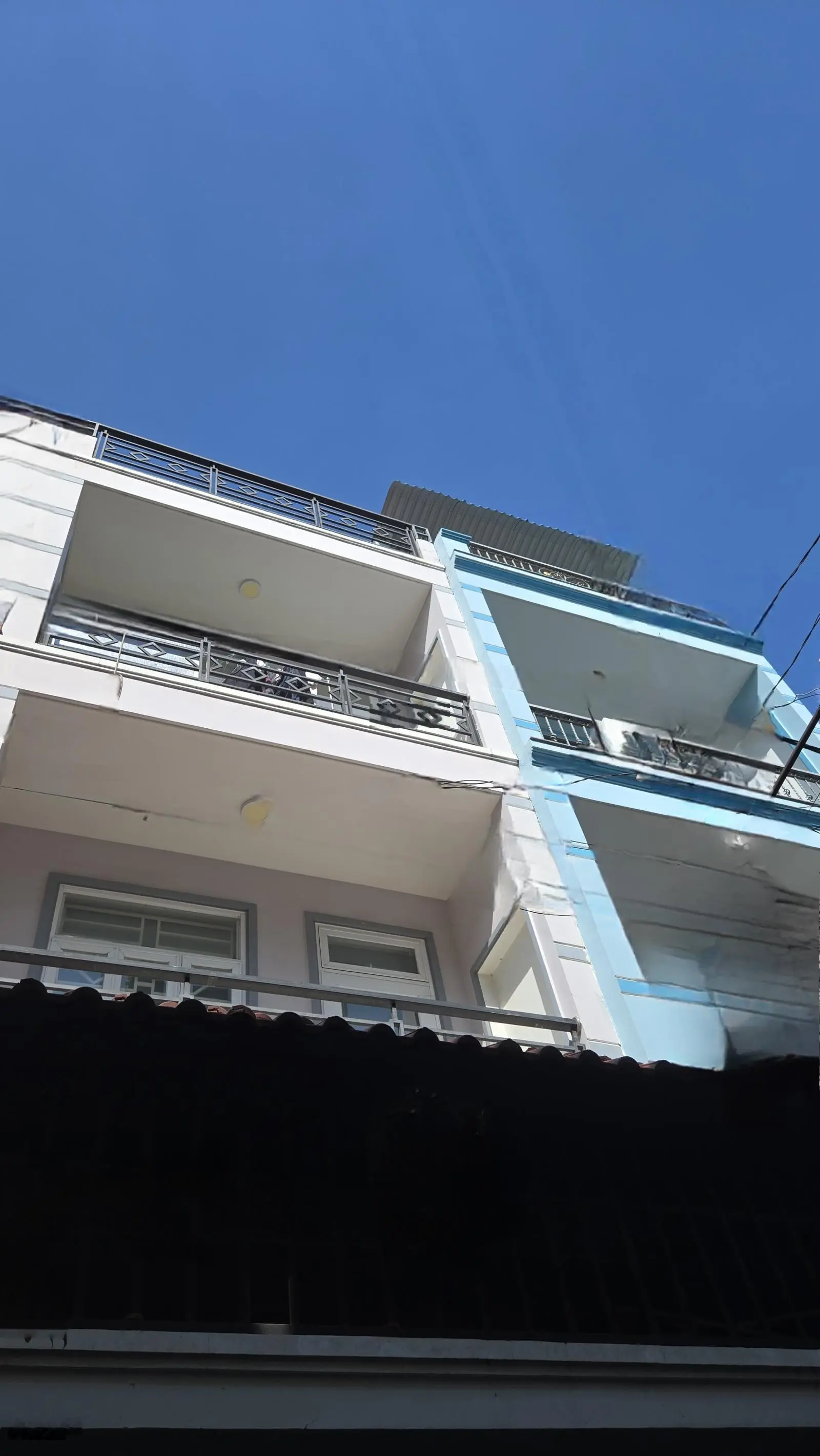 Bán gấp nhà hẻm xe hơi, 52m2, 3 tầng. Nhà đẹp vào ở ngay