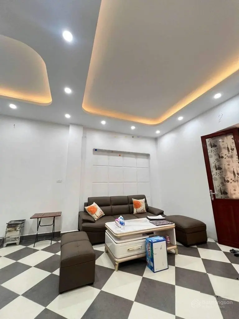 Nhà Phùng Khoang 4 tầng, dân xây. Đi 60 m ra phố. Giá đẹp 6,18 tỷ. Liên hệ em Nhâm 0984 596 ***