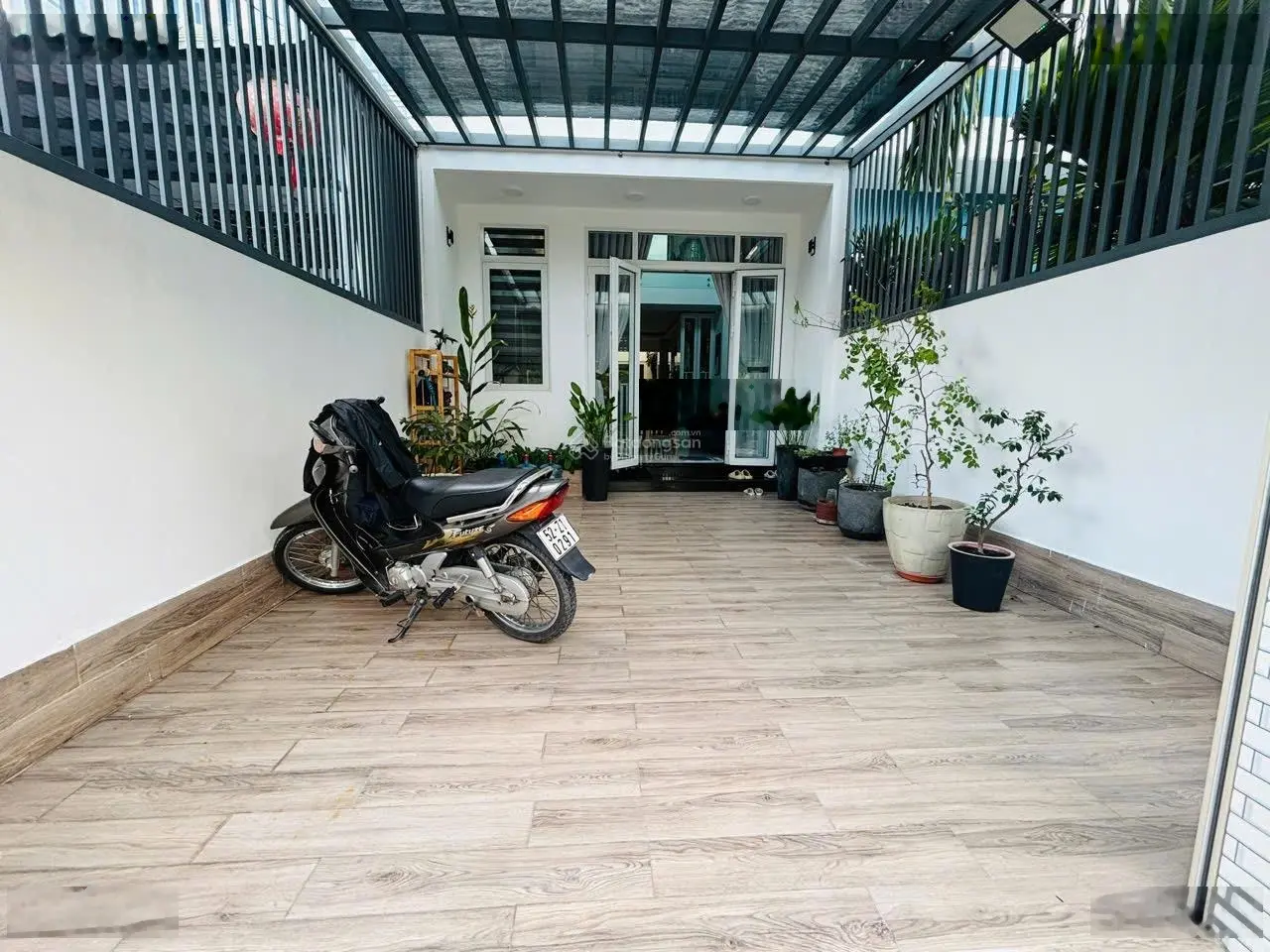 Chị chủ định cư bán gấp nhà 1 trệt 1 lửng mới xây, hoàn công 110m2 (4,5x 25m) nhựa 5m giá 4,6 tỷ