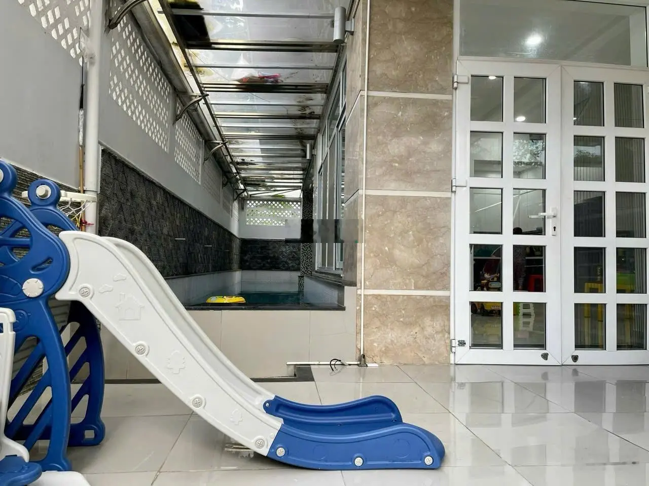 Chính chủ bán biệt thự Khang An 8x21m. Nhà hoàn thiện full nội thất. Sổ hồng riêng. Gọi 0982 667 ***
