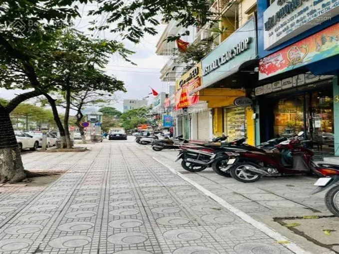 Bán nhà mặt phố đào tấn - vỉa hè - kinh doanh ôtô tránh - 28m2 - mặt tiền 5m - vị trí đẹp - 13.2 tỷ