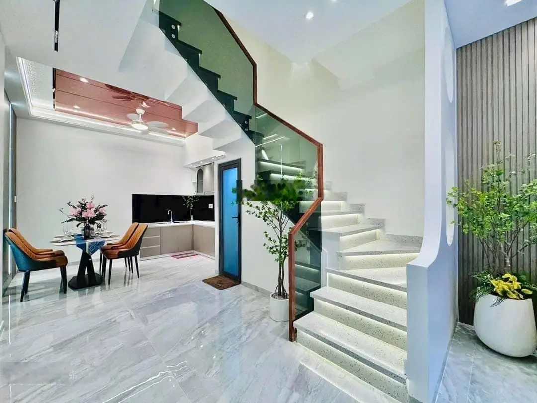 Nhà Lạc Long Quân , p5, quận 11. Giá 2,32 tỷ. SHR, pháp lí chuẩn.