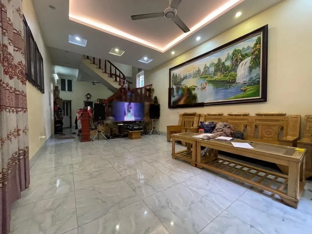 Nhà 4 tầng diện tích 140m2 - nhà tại Ngọc Chi - nhà xây kiên cố - mặt tiền rộng 10m nở hậu ngõ oto