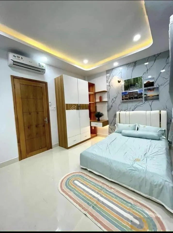 Tôi kẹt tiền trả nợ nên cần bán căn nhà ở ngay chợ Bình Chánh, đường 18B, 5mx20m, giá 1 tỷ 050.