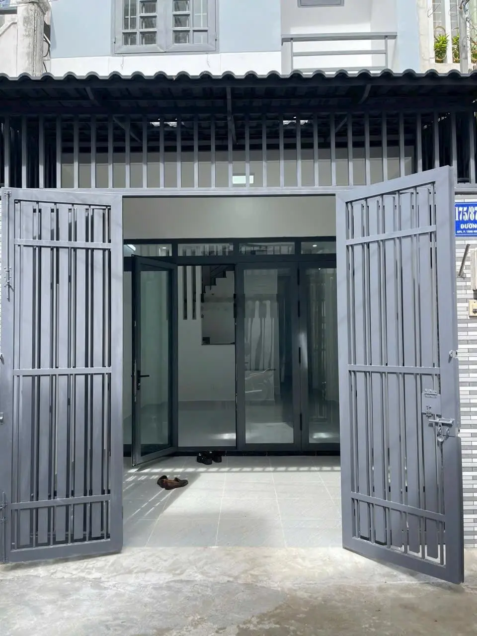 Bán nhà 1 trệt 2 lầu hẻm xe hơi đường 175 Đình Phong Phú, ngay trung tâm gần đường Lê Văn Việt