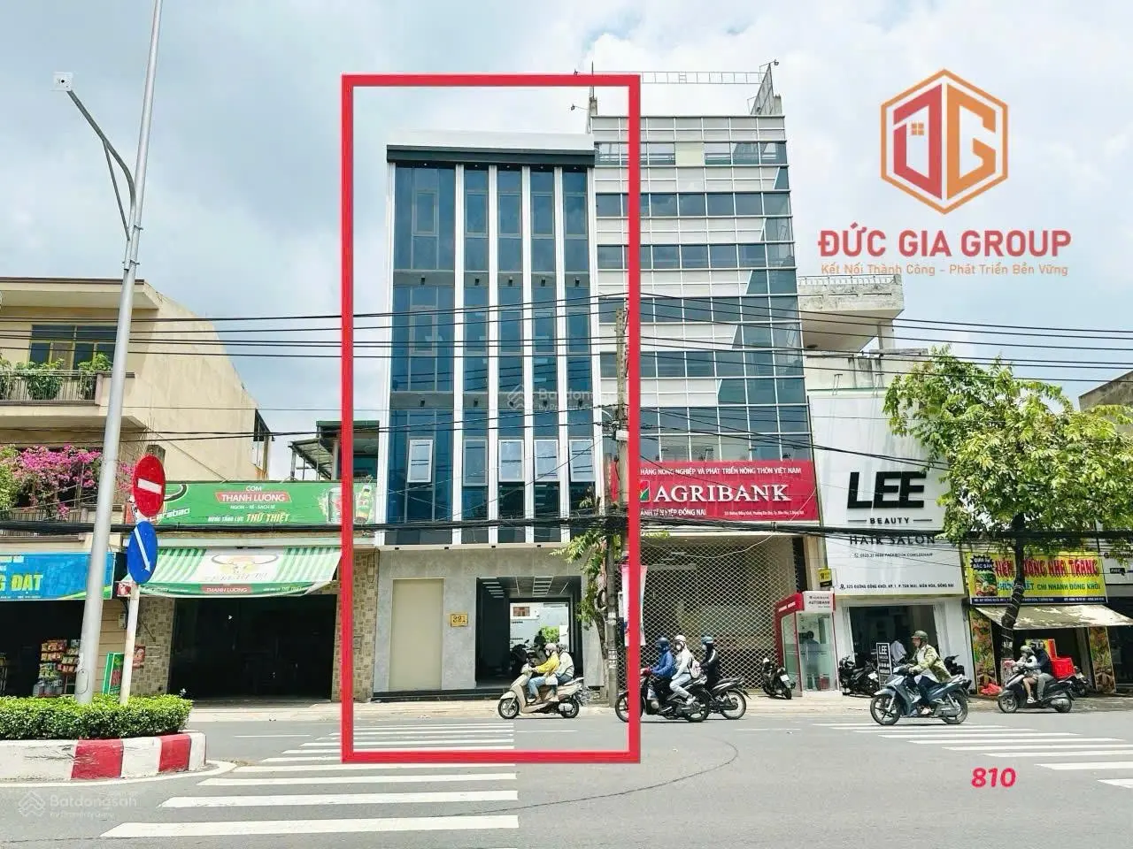 Bán nhà hoàn thiện 4 tầng, mặt tiền đường Đồng Khởi 6m4 x 56m, full thổ cư giá 30 tỷ!