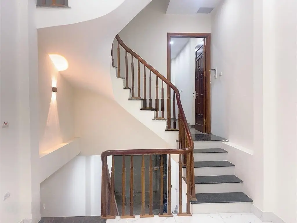 Bán nhà Bà Triệu, mặt ngõ chính ô tô tránh, gara oto, 58m2 chỉ có 11.6 tỷ