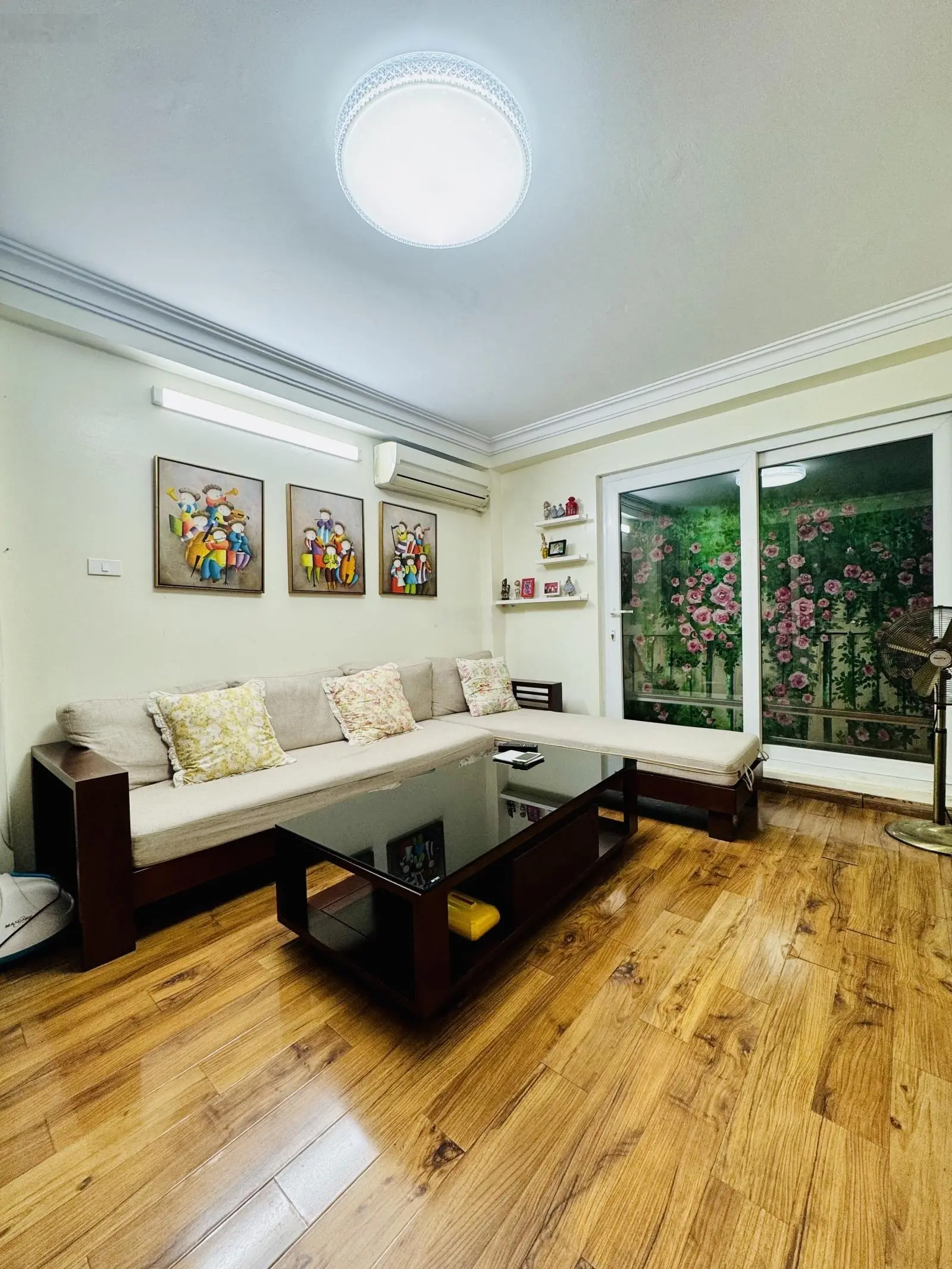 Bán nhà khu phân lô VIP Hào Nam. DT 33m2*4,5 tầng. MT 3,7m. H:TB. Ô tô vào. KD tốt. Giá 13,8 tỷ.