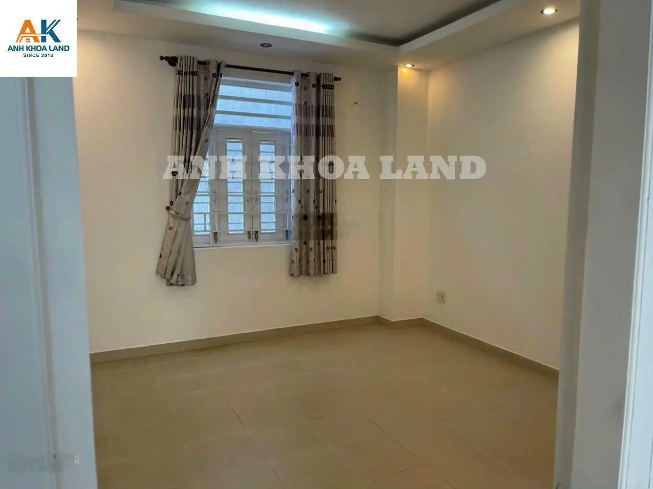 Bán nhà 4 tầng mặt tiền kinh doanh, nhà ngang 5m vuông vức vị trí đẹp ngay trung tâm TP. Thủ Đức
