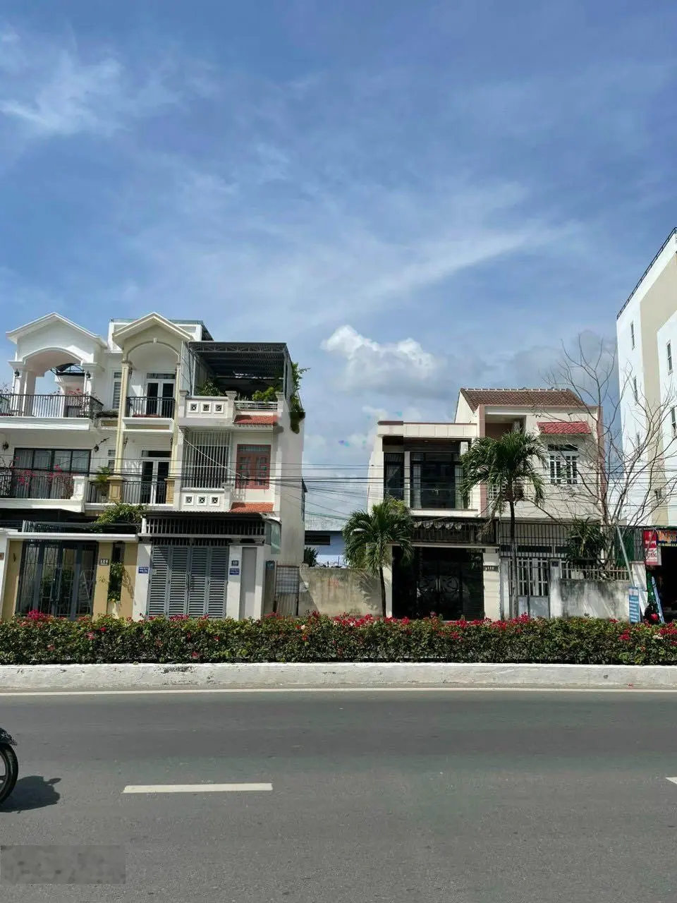 Bán lô đất mặt tiền 2/4 cách bến xe phía Bắc 100m - Khu vực kinh doanh buôn bán - Giá 4,8 tỷ