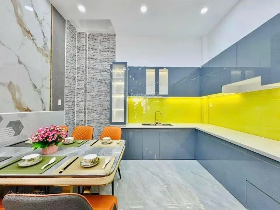 Chỉ 3tỷ350. Nhà 71m2 Cô Giang, P Cô Giang, Q1, Ngay Bùi Viện. Xây 1 trệt 2 lầu + sân thượng, hẻm 6m