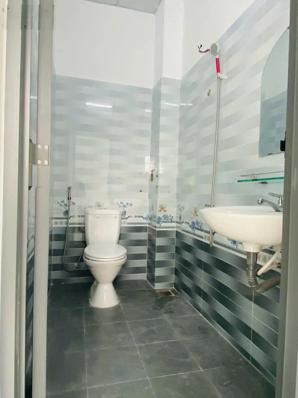 Bán căn nhà mới đẹp lắm a chị ơi nhà ở thị trấn cần giuộc DT 72m2 giá 1ty385tr chính chủ sang tên