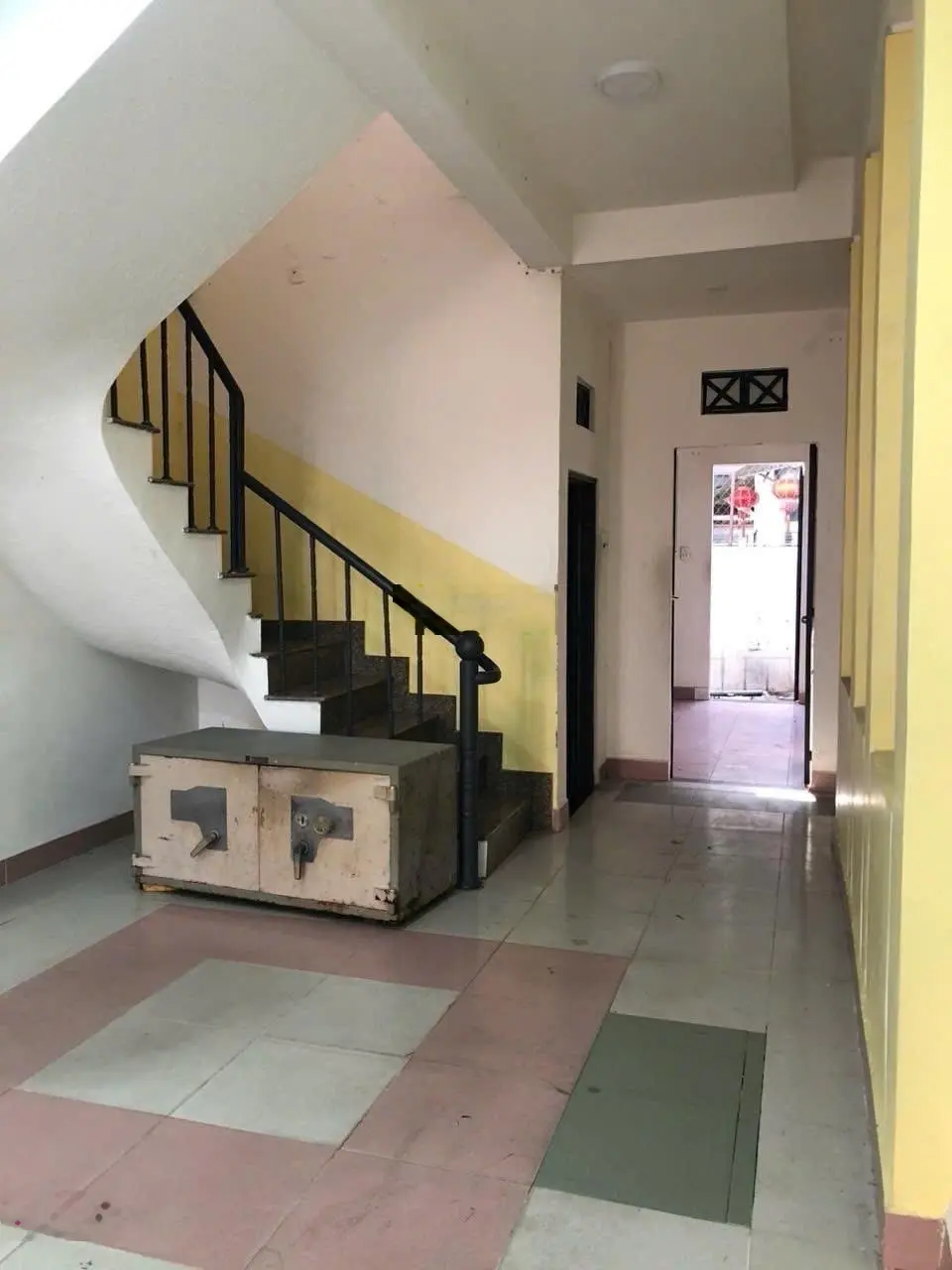 Bán nhà 2 tầng, mặt tiền kinh doanh, đang cho thuê 9tr/ tháng, ngay trường đh nh