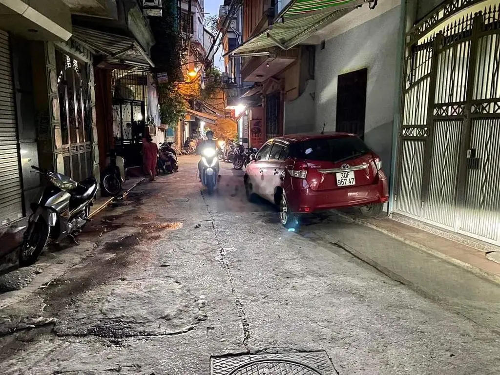 Bán nhà tại phố An Xá, Ba Đình. Diện tích 37m2