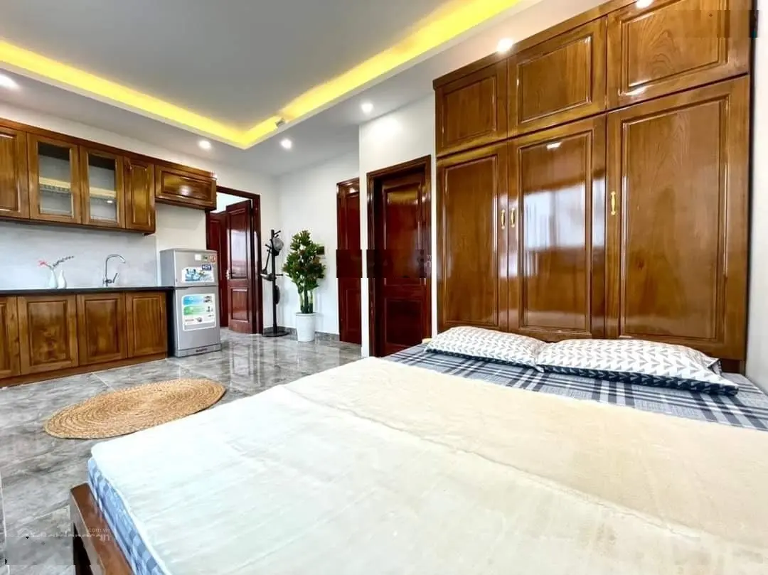 Cần Bán nhà Phố Pháo Đài Láng 40m 6 Tầng MT 3,6m chỉ 9,9 tỷ Full nội thất 20m ô tô.