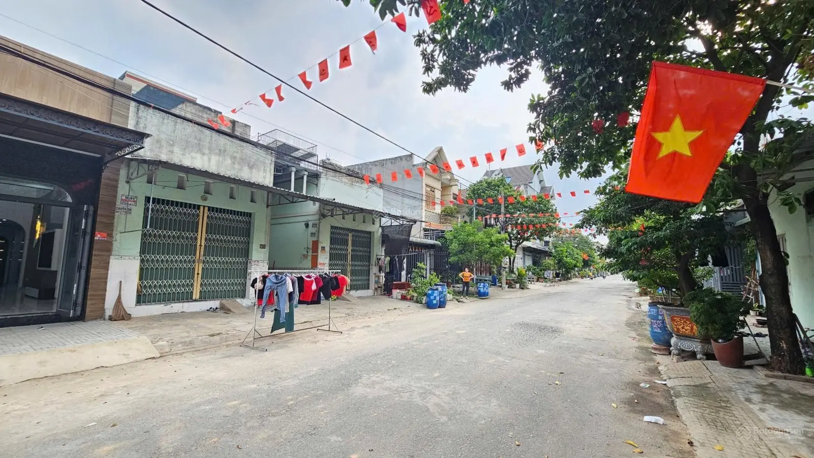 Giá 3.4 tỷ/ Nhà full hết nội thất cấp 4 gác đúc 3 phòng ngủ ngay chợ Phú Phong ngã tư Bình Chuẩn