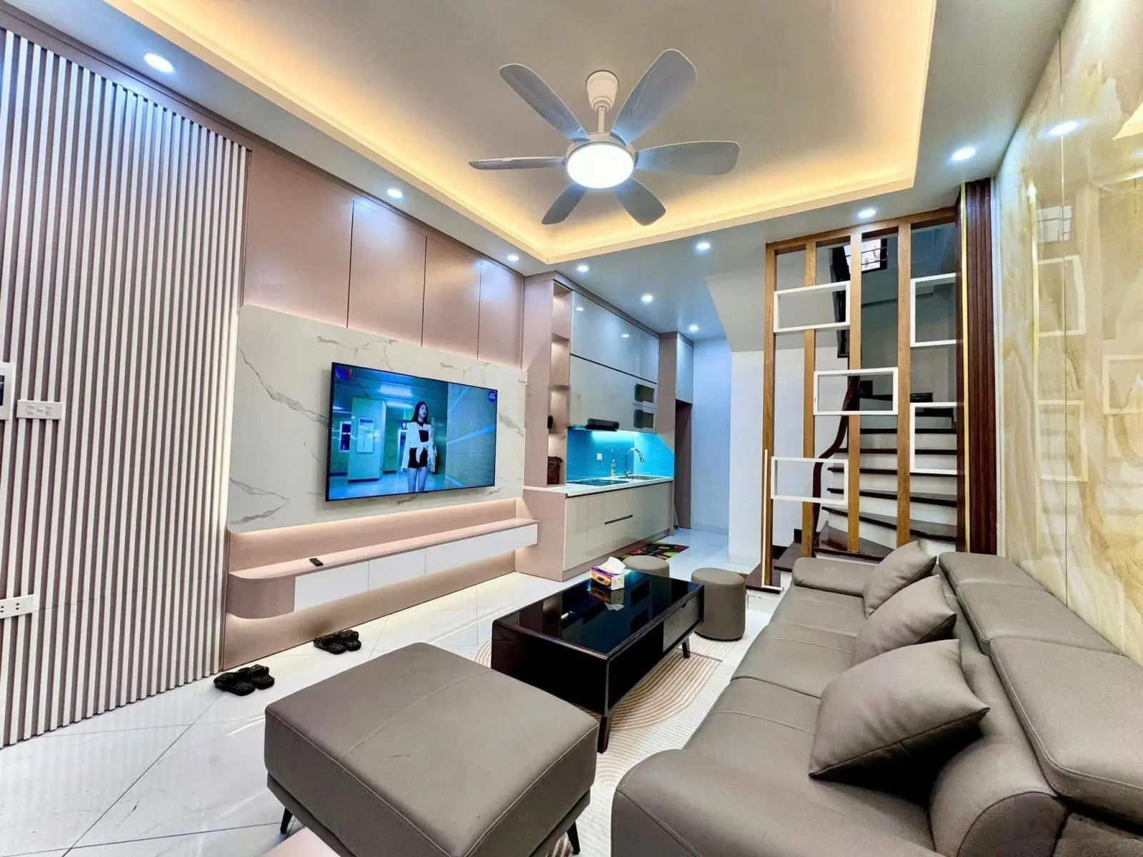 Căn nhà siêu đẹp ở 27 Võ Chí Công, Cầu Giấy, ngay ngã 4 Hoàng Quốc Việt