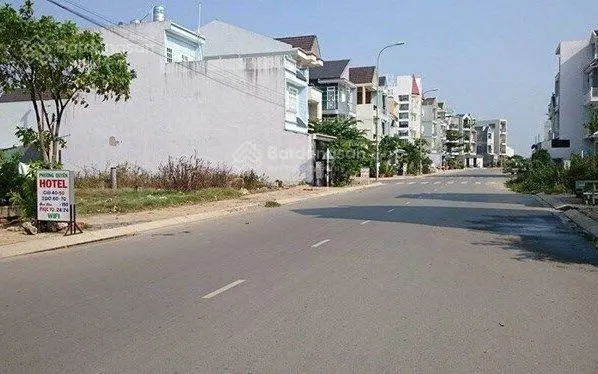 Cần tiền bán gấp lô đất 100m2. Sổ hồng, giá 1 tỷ 300 triệu