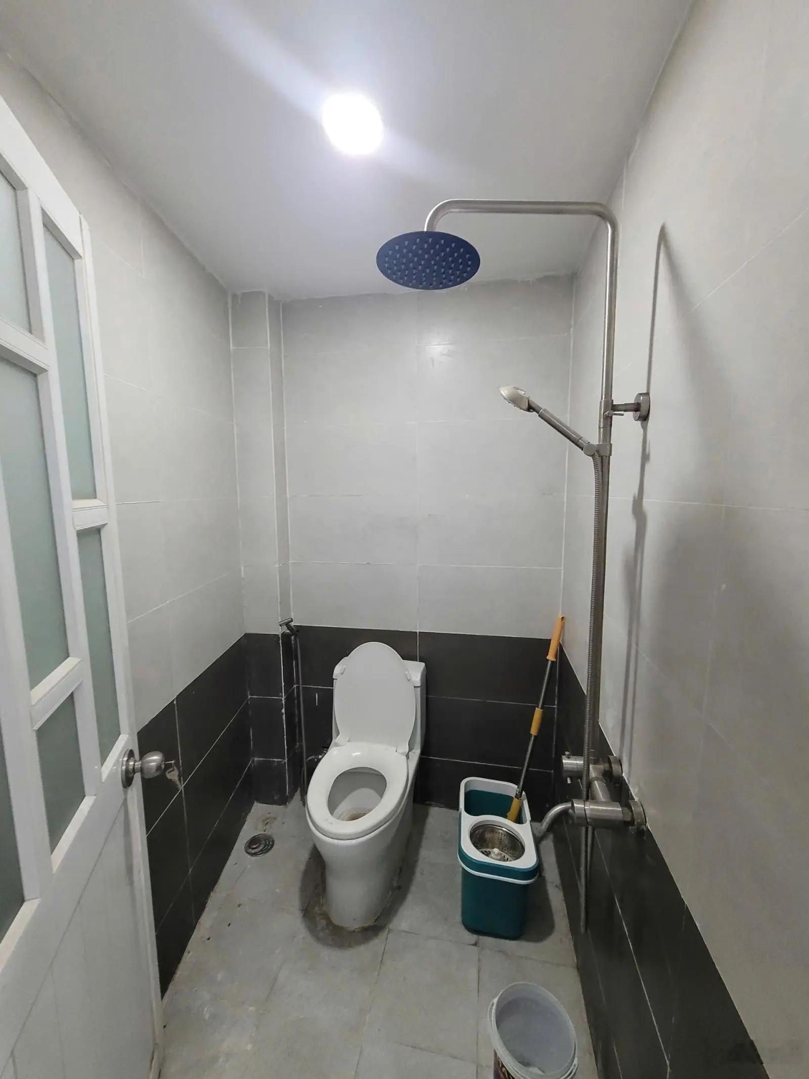 Nhà 4.6x15.5m, 2 lầu, 3.85 tỷ TL, Trung tâm hành chính Dĩ An, nhà còn mới, đường OTO thông 2 đầu