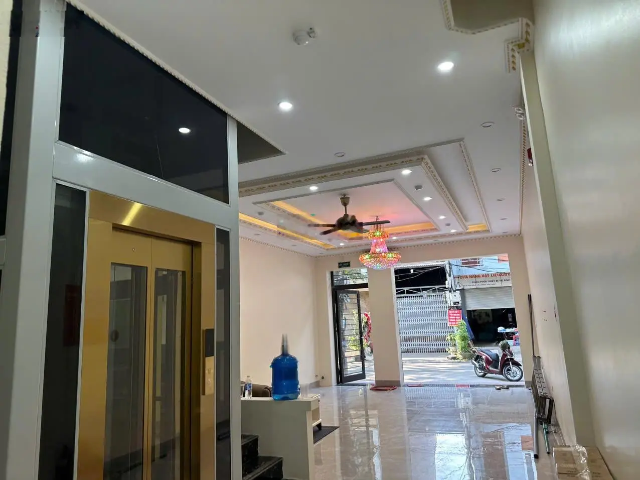 Cần bán căn Nhà 5 tầng 1 tum mới hoàn thiện 20P khép kín mới ký hợp đồng 2 năm 100 tr/tháng